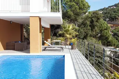 Image de Villa 'Maison de vacances dans un jardin avec vue' avec piscine, Wi-Fi, terrasse et jardin