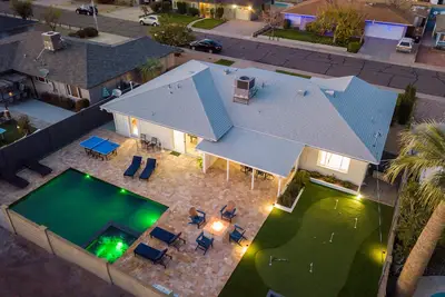 Image de ☆ Heated Pool & Spa! Putting Green! Pool Table! Ping Pong! The Sweet Life ☆