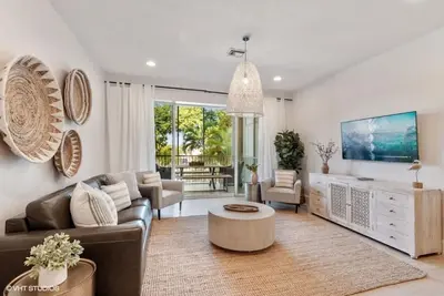 Image de Beautiful Oceanside Mariner's 3 Bedroom Townhome