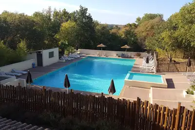 Image de Chalet 2 Sud Ardèche avec piscine et animations l'été