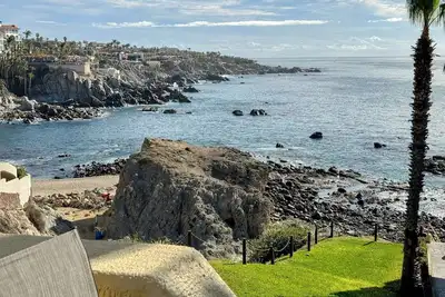 Image de Top Floor Large 2 Bedroom  Ocean/Beach Views Vaulted Ceiling Lots of Windows