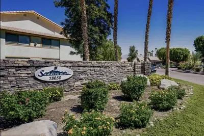 Image de Recently remodeled condo, centrally located with ammenities
