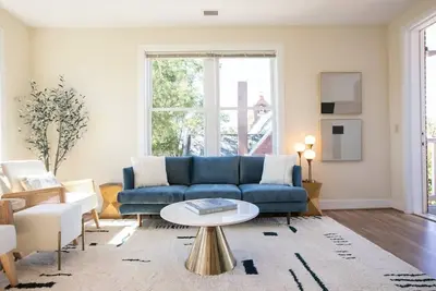 Image de ⚜Beautiful Old Town 2-Bdrm Apt⚜Free Parking⚜