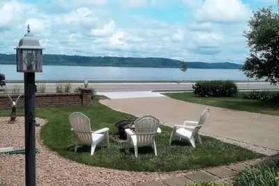 Image de Spacious Home In Lake City, Mn With \"Dramatic Views\" Of Lake Pepin!