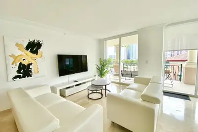 Image de The Nayalet Condo! Modern style 3br/2ba