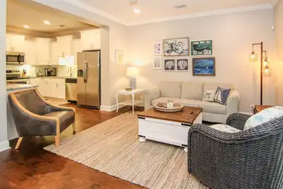 Image de Luxurious living minutes from everything! Great Summer Rates!
