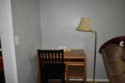 Image de Cozy Fully-Furnished Entire1-Bed 1-Bath Apt in Basement of Private House