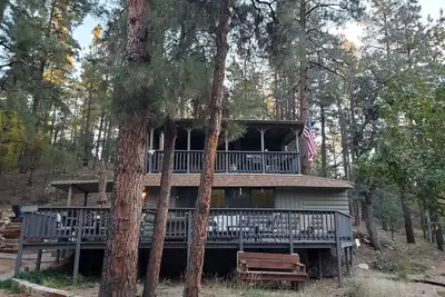 Image de Cozy Cabin with Bunkhouse