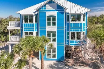 Image de The Birds & The Beach - 4 bed 3 bath, Sleeps 12, Huge Private Pool, 2 Golf Carts