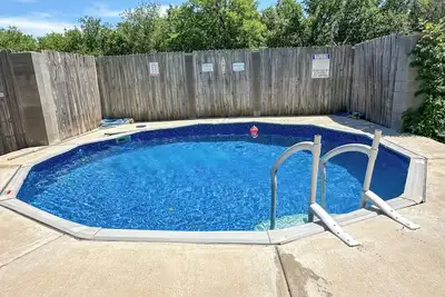 Image de Desirable Location Cowboy Pool Awesome Game Room Near Tx Motor Speedway