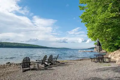 Image de Shale Point Beach: \"200ft of Prime Canandaigua Lakefront! \"
