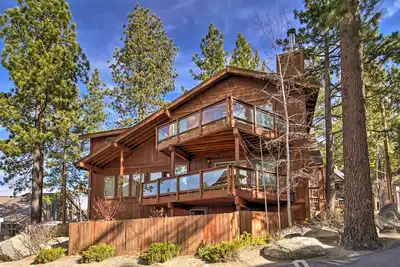 Image de Deck & Beach Access: Lake Tahoe Shoreside Retreat!
