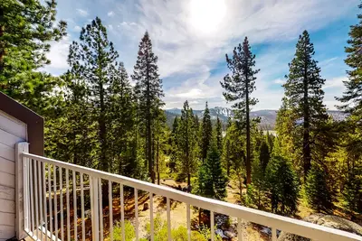 Image de 2br Huntington Lake condo with mountain views, WiFi, 2 decks, private W/D