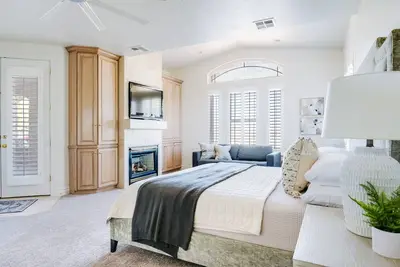 Image de Two houses- perfect for large groups\/weddings!