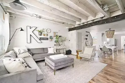 Image de Unique and Stylish 3br Home - Walkable to Shopping