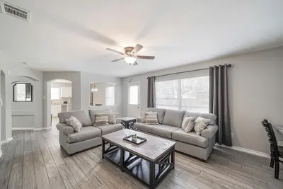 Image de Acl Super Home. 4 bedroom with Hot spa in the backyard in an awesome neigbohoo