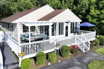 Image de Mins to Annapolis from Waterfront Retreat w Stunning Views of the Bay and Bridge with Fenced-In Yard