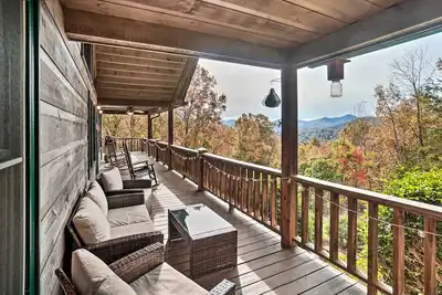 Image de Hiawassee Cabin w/ Mtn Views < 1 Mi to Lake!
