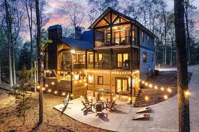 Image de Spacious Private Cabin•Hot Tub•2 Fireplaces •FirePit•Massage Chr•Ada•Arcade
