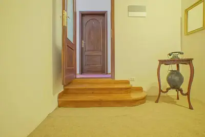 Image de Located just walking distance from the Black church  and all historical sites.