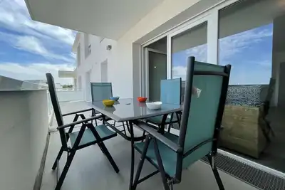 Image de Appartement Neuf 3 Pièces avec Terrasse, Proche Gare et Vieux Port - 6 Couchages, Parking Inclus