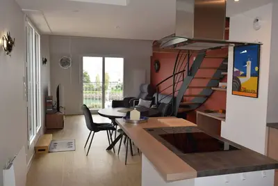 Appartement lumineux avec grande terrasse, fibre et garage