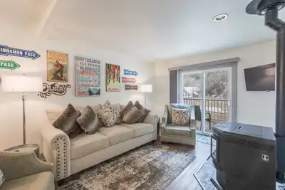 Image de Beautifully Remodeled Townhome- Next to Ouray Hot Springs- Over Looking River