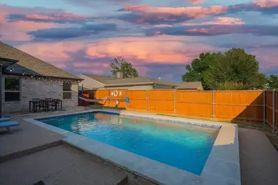 Image de Trendy and Modern home w\/ a Private Pool