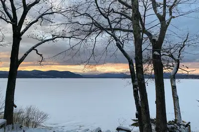 Image de Ossipee Lake large newly renovated Waterfront Home - summer and winter getaway!