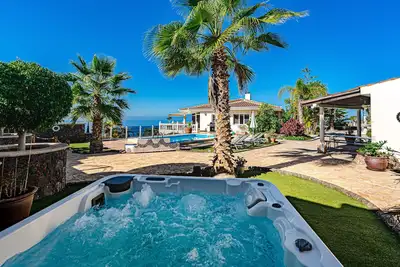 Image de Luxury villa with fantastic sea views