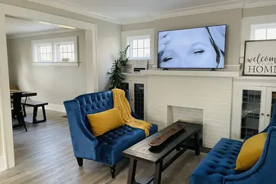 Image de Newly Renovated home walking distance from<br>Strong Memorial Hospital