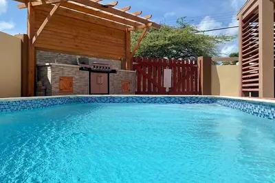 Image de Villa Near Best Beaches! Enjoy private pool & outdoor living area. Pet Friendly!