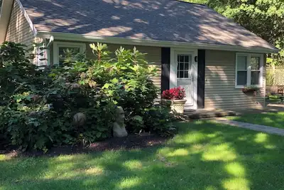 Image de Super Cute Cottage Close to Lake Michigan Beaches-Nestled in Beautiful Woods!
