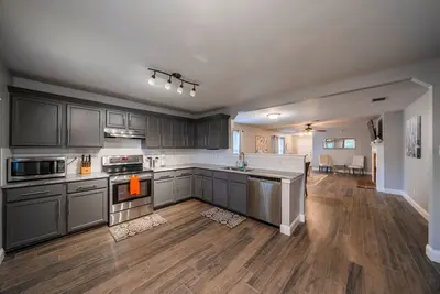 Image de Remodeled 3br\/2b; 10 Min To Lacantera\/Rim\/ 6flags