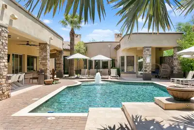 Image de Swss Hidden Palm: Luxe 8-bedroom retreat w/ golf sim, wellness room. Perfect for corporate getawa. . .