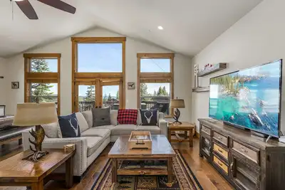 Image de Tahoe Donner Modern Lodge | Mountain View, Golf, Fireplace, Pool/Hot Tub