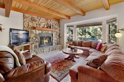 Image de Treetop Views Retreat at Big Bear w/ Pool Table