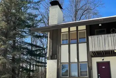 Image de August Available -Boyne Mtn Villa- 3bedrm+Ac, near Lake Charlevoix & Petoskey