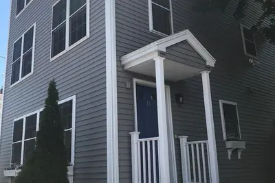 Image de Spacious 5 Bedroom A Block from the Beach