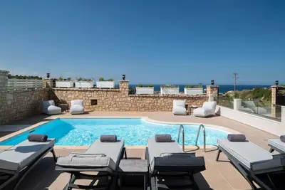 Image de Zen grande apartment, pool, Near beach & amenities