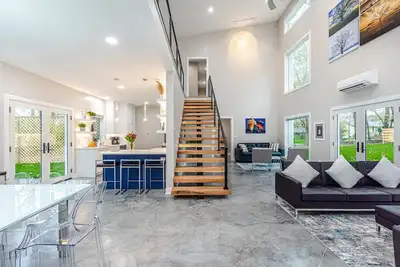 Image de Ultramodern Net-Zero Briarwood Estate heart of Columbia Mo