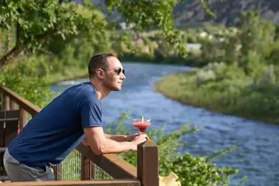 Image de Relax on the River, Prvte Access to Fishing, Raft&Pddleboard, Hot Tub, Movie Rm!