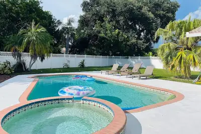 Image de Beautiful 3b/2b Heated Pool Home Near Siesta Beach