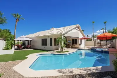 Image de Relaxation Defined: 3 Br home with Private Hot Tub & Pool