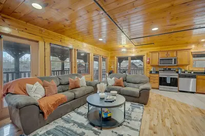 Image de Newly Updated + Host - Sleeps 18 - Close to Dt