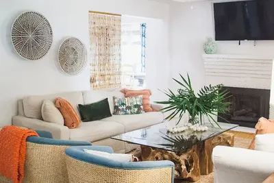 Image de Perfect Ssi Village location, Beautifully designed, Walk to dinner\/shopping\/park