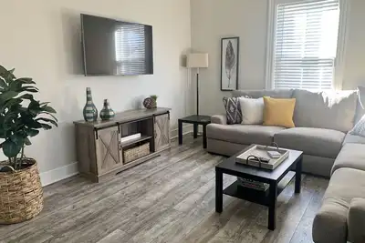 Image de Charming 3 Br Bungalow: Newly Renovated! !