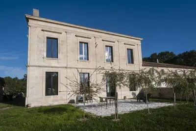 Image de Grande villa  campagne et bord de mer et forêt