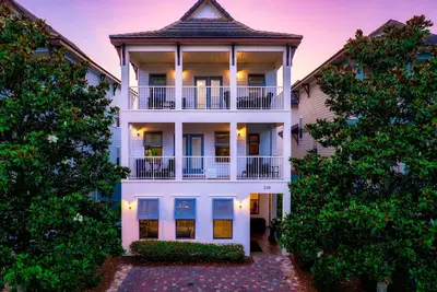 Image de 5br4ba|NearBeach|Resort Style Spacious Pool!
