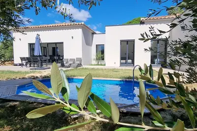 Image de Villa neuve de Standing avec piscine au calme